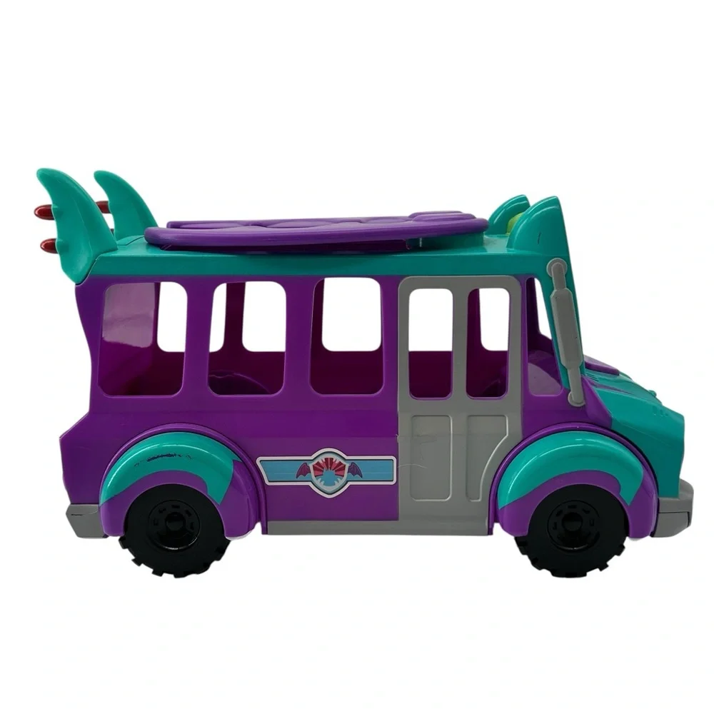 Hasbro Netflix Super Monsters Lot GrrBus with Lights/Sounds & 7 Action Figures